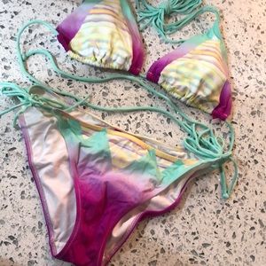 VS string bikini!